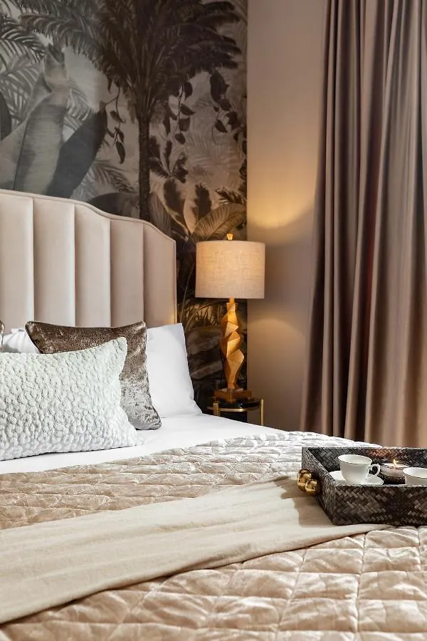 Qult - Orient Express Appartement Boekarest